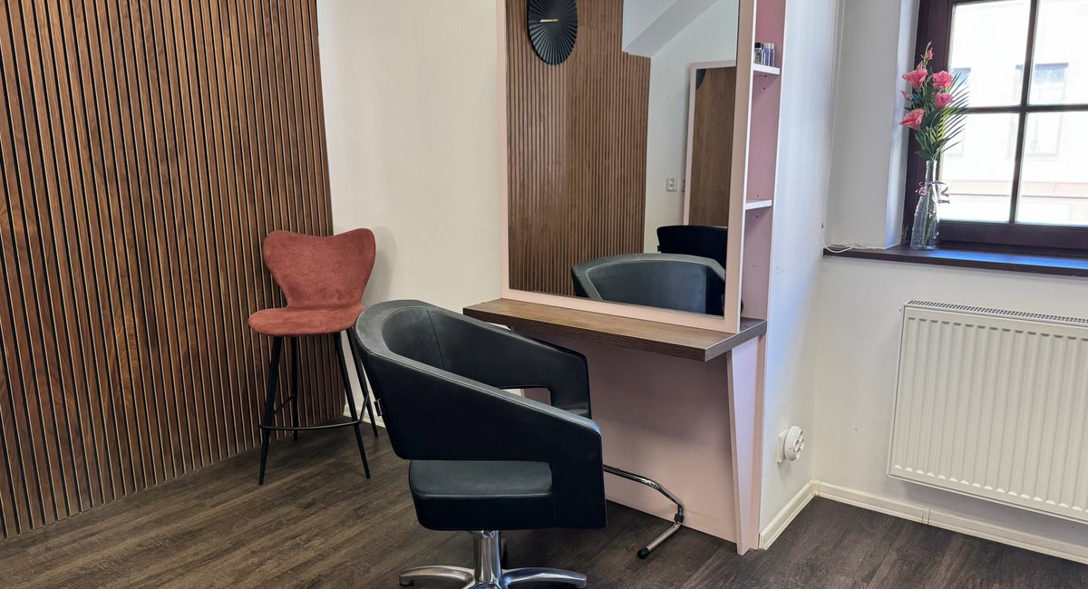 Profesionalita, příjemné vystupování, vlastní živnostenský list. Vlastní, alespoň částečná, klientela je výhodou.